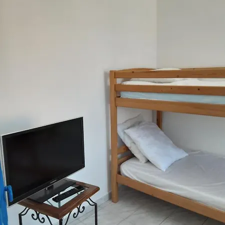 Location Saisonniere T1 Meuble A 20M De L'Eau Apartment