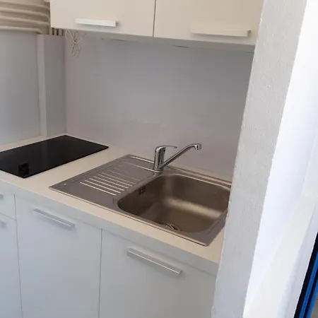 Apartment Location Saisonniere T1 Meuble A 20M De L'Eau